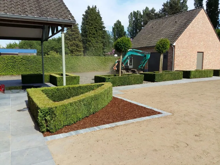 Tuinaanleg met beplanting door Lumen bv