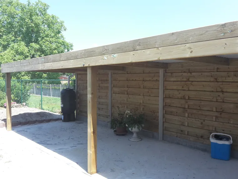 Carport in moderne stijl door Lumen bv