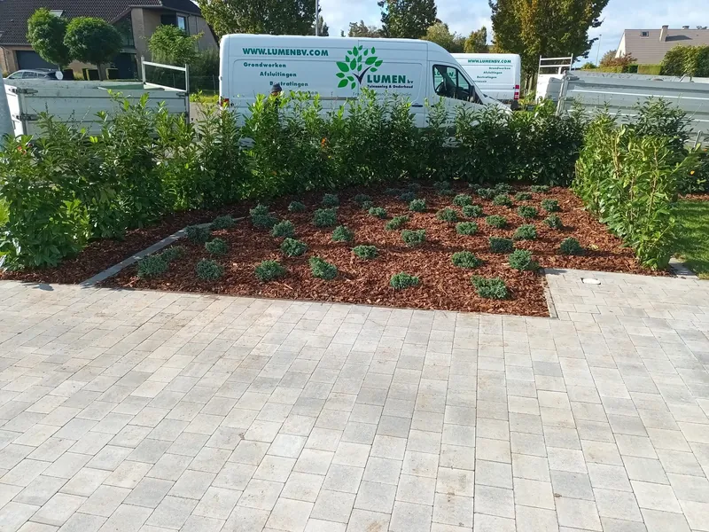 Terras en tuinpad door Lumen bv